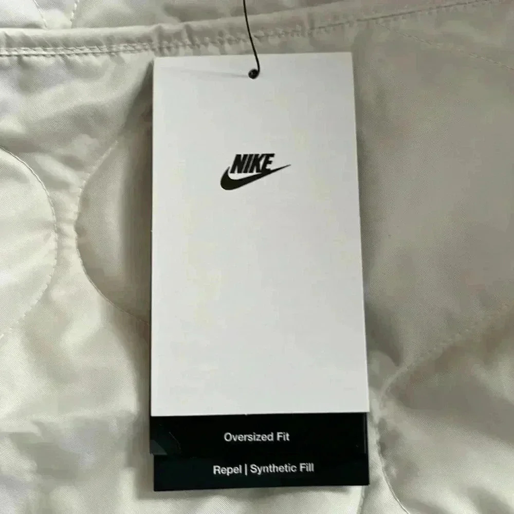 Nike women’s sleeveless puffer - Picture 7 of 9